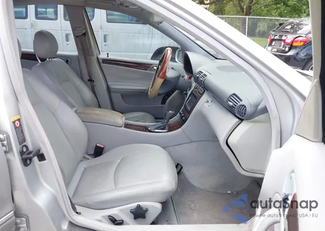 2003 Mercedes-Benz C 240 из США, поврежденный, VIN WDBRF81J73F366372